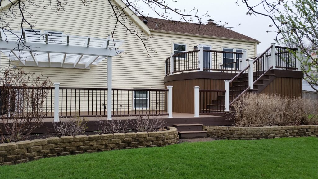 Custom two-tone Trex Transcend composite decking Downers Grove, IL.