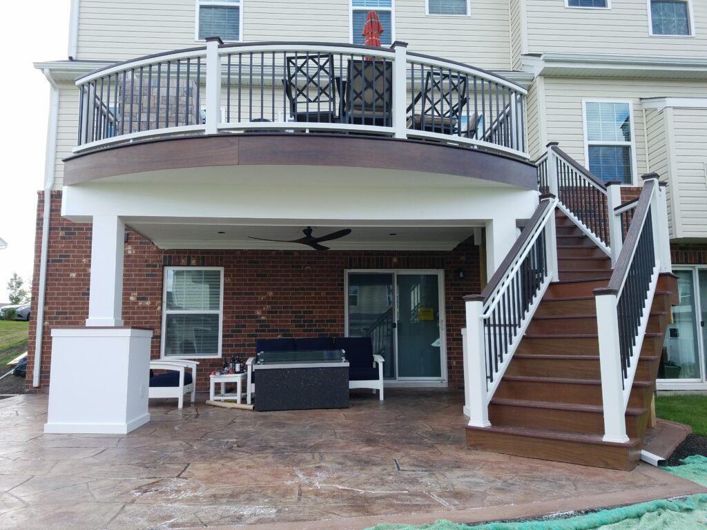 Two tone raised Trex decking in Chicago area.